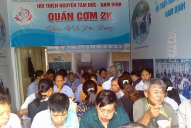 Ấm lòng những quán cơm vì người nghèo